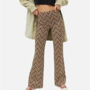 Urban outfitters zig zag pull on flat high waist pants. NWT! Size medium.